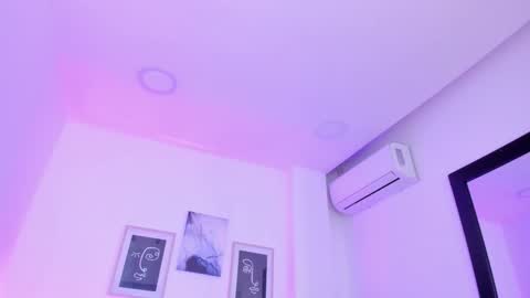 Snapshot of emelie_89 chatting on February 21, 3:43 pm emelie_89 online show from February 21, 3:43 pm