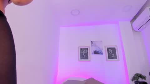 Snapshot of emelie_89 chatting on February 26, 12:03 pm emelie_89 online show from February 26, 12:03 pm