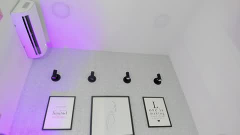 Snapshot of emelie_89 chatting on February 28, 7:03 pm emelie_89 online show from February 28, 7:03 pm