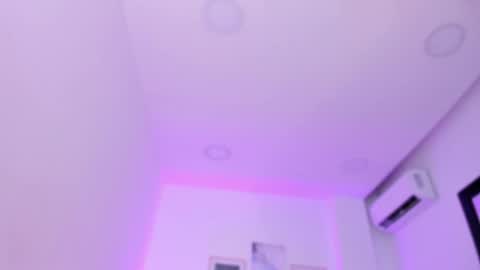 Snapshot of emelie_89 chatting on March 6, 11:58 am emelie_89 online show from March 6, 11:58 am