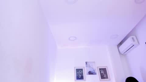 Snapshot of emelie_89 chatting on October 9, 12:03 pm emelie_89 online show from October 9, 12:03 pm