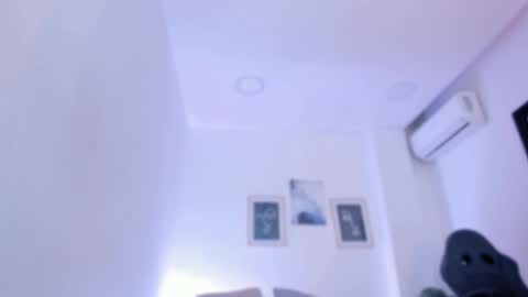 Snapshot of emelie_89 chatting on October 21, 12:17 pm emelie_89 online show from October 21, 12:17 pm