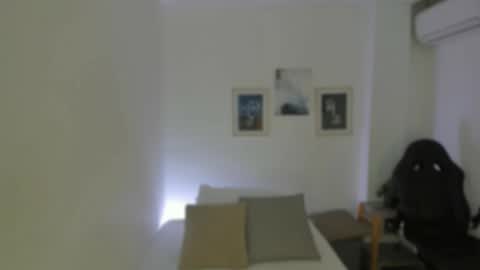 Snapshot of emelie_89 chatting on October 22, 12:05 pm emelie_89 online show from October 22, 12:05 pm