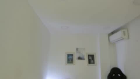 Snapshot of emelie_89 chatting on October 25, 12:02 pm emelie_89 online show from October 25, 12:02 pm