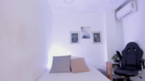 Snapshot of emelie_89 chatting on October 27, 11:58 am emelie_89 online show from October 27, 11:58 am