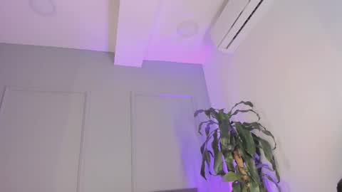 Snapshot of emelie_89 chatting on October 28, 9:35 am emelie_89 online show from October 28, 9:35 am