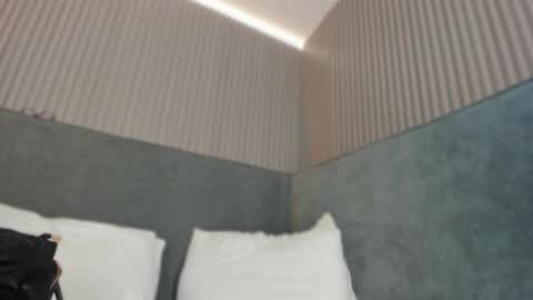 emelie_89 online show from December 21, 12:01 pm