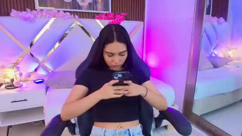 Snapshot of emelie_ch_ chatting on July 16, 5:02 am Emily online show from July 16, 5:02 am