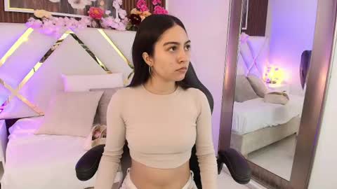 Snapshot of emelie_ch_ chatting on July 28, 7:26 am Emily online show from July 28, 7:26 am