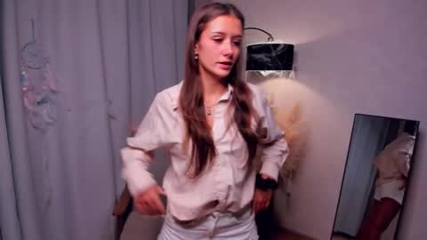 Snapshot of emelineweeman chatting on November 1, 1:40 am Emma online show from November 1, 1:40 am