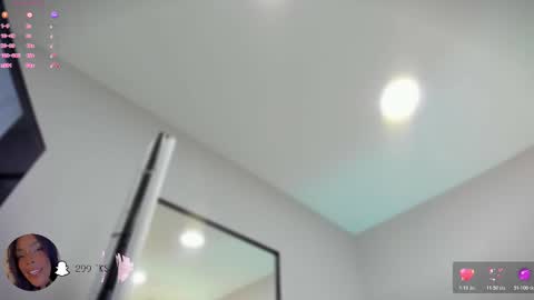 Snapshot of emely_deluxe chatting on February 13, 11:28 am Emely online show from February 13, 11:28 am