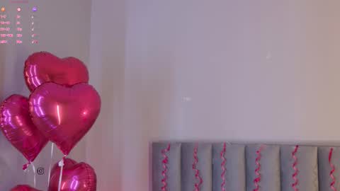 Snapshot of emely_deluxe chatting on February 14, 9:28 am Emely online show from February 14, 9:28 am