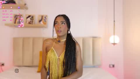 Snapshot of emely_deluxe chatting on March 23, 10:30 am Emely online show from March 23, 10:30 am