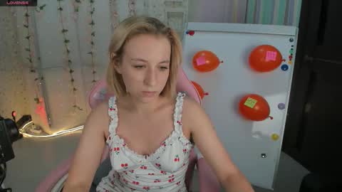 Snapshot of emely_garcias chatting on September 30, 11:15 am emelia online show from September 30, 11:15 am