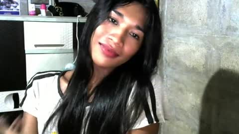 Snapshot of emely_lany chatting on July 31, 10:58 am Lany online show from July 31, 10:58 am