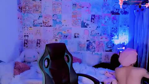 Snapshot of emely_rous chatting on November 1, 1:13 pm Emely Rous online show from November 1, 1:13 pm