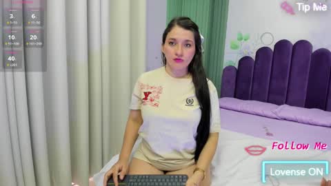 Snapshot of emelyross_ chatting on February 22, 6:08 pm emely ross online show from February 22, 6:08 pm