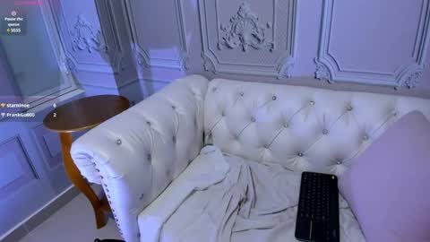 Snapshot of emelyross_ chatting on March 6, 3:35 am emely ross online show from March 6, 3:35 am