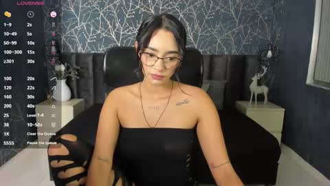 emely online show from April 30, 7:20 pm