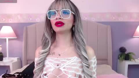 Snapshot of emerald_gh chatting on October 22, 8:08 pm Danna online show from October 22, 8:08 pm