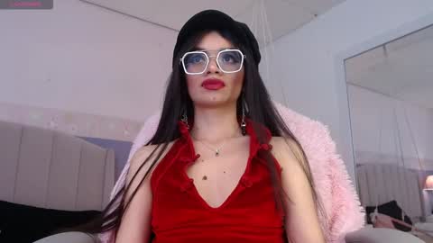 Snapshot of emerald_gh chatting on November 21, 3:38 am Danna online show from November 21, 3:38 am