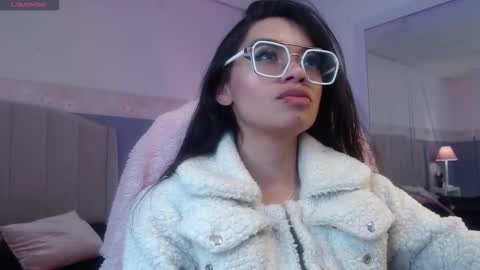 Snapshot of emerald_gh chatting on December 23, 4:10 am Danna online show from December 23, 4:10 am