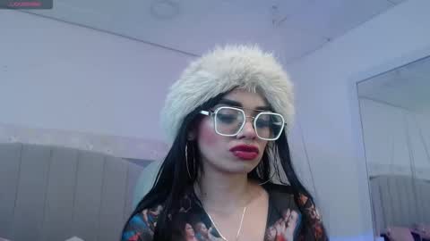 Snapshot of emerald_gh chatting on January 8, 3:42 am Danna online show from January 8, 3:42 am