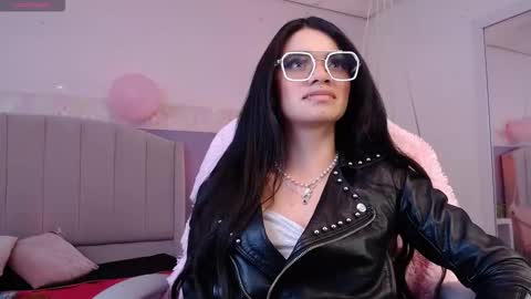 Snapshot of emerald_gh chatting on February 8, 5:33 am Danna online show from February 8, 5:33 am