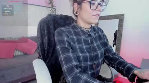 Snapshot of emeralda_co chatting on October 8, 6:38 pm Esmeralda online show from October 8, 6:38 pm