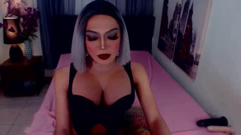 Snapshot of emeraldshemales chatting on March 9, 6:06 am Emerald online show from March 9, 6:06 am