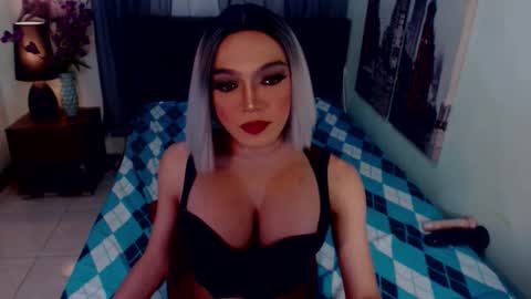 Snapshot of emeraldshemales chatting on March 21, 6:29 am Emerald online show from March 21, 6:29 am