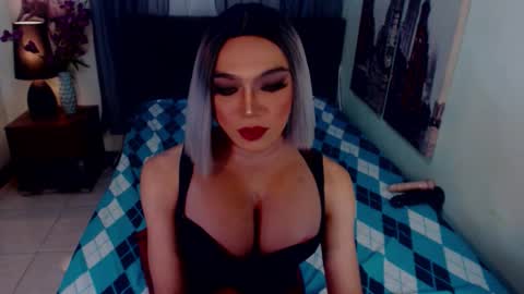 Snapshot of emeraldshemales chatting on March 21, 8:19 am Emerald online show from March 21, 8:19 am