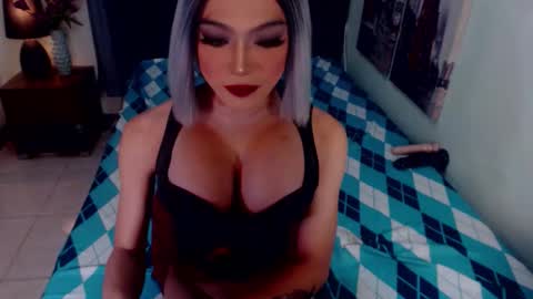 Snapshot of emeraldshemales chatting on March 22, 4:16 am Emerald online show from March 22, 4:16 am