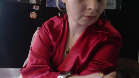 Snapshot of emeraldstrawberri chatting on November 18, 7:07 pm emeraldstrawberri online show from November 18, 7:07 pm