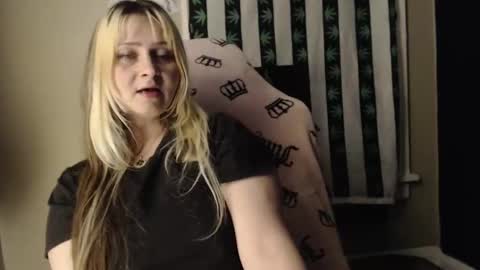 Snapshot of emeraldstrawberri chatting on January 7, 7:55 am emeraldstrawberri online show from January 7, 7:55 am