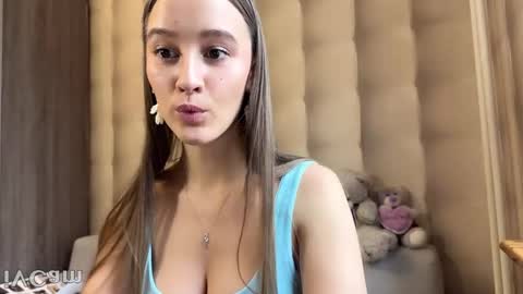 emi__ly online show from November 25, 8:25 am