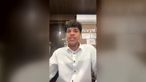 Snapshot of emi_it chatting on April 7, 3:23 pm emi_it online show from April 7, 3:23 pm