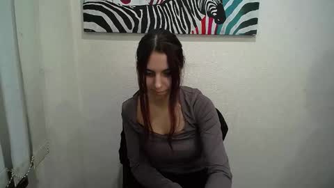 emi_lia_ online show from February 6, 12:52 pm