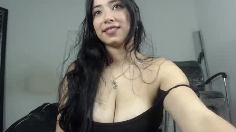 Snapshot of emiantonella_ chatting on February 25, 12:20 am Antonella online show from February 25, 12:20 am