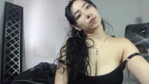 Snapshot of emiantonella_ chatting on March 10, 8:25 pm Antonella online show from March 10, 8:25 pm