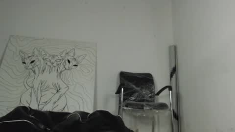 Snapshot of emiantonella_ chatting on April 15, 3:24 am Antonella online show from April 15, 3:24 am