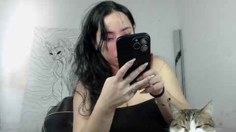 Snapshot of emiantonella_ chatting on May 7, 6:35 pm Antonella online show from May 7, 6:35 pm