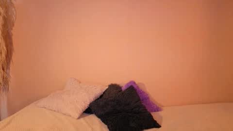 Emilia Gomez online show from November 12, 2:06 pm