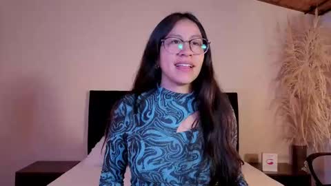 Emilia Gomez online show from May 21, 1:51 pm