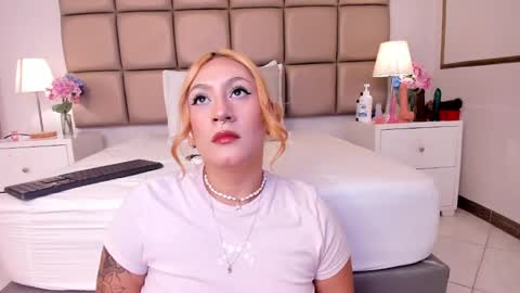 EMILY ROBERTS online show from January 11, 7:05 pm