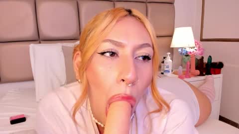 EMILY ROBERTS online show from January 11, 10:07 pm