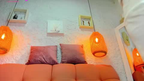 Snapshot of emiily_s chatting on October 2, 12:01 pm Emily online show from October 2, 12:01 pm