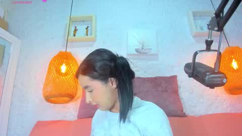 Snapshot of emiily_s chatting on October 4, 12:03 pm Emily online show from October 4, 12:03 pm