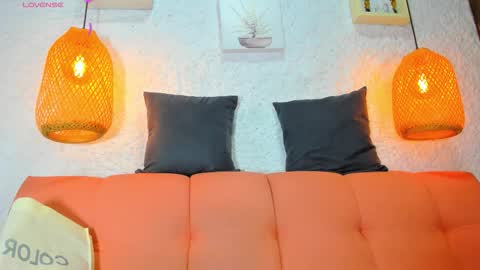 Snapshot of emiily_s chatting on October 8, 12:03 pm Emily online show from October 8, 12:03 pm