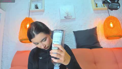 Snapshot of emiily_s chatting on October 9, 12:03 pm Emily online show from October 9, 12:03 pm